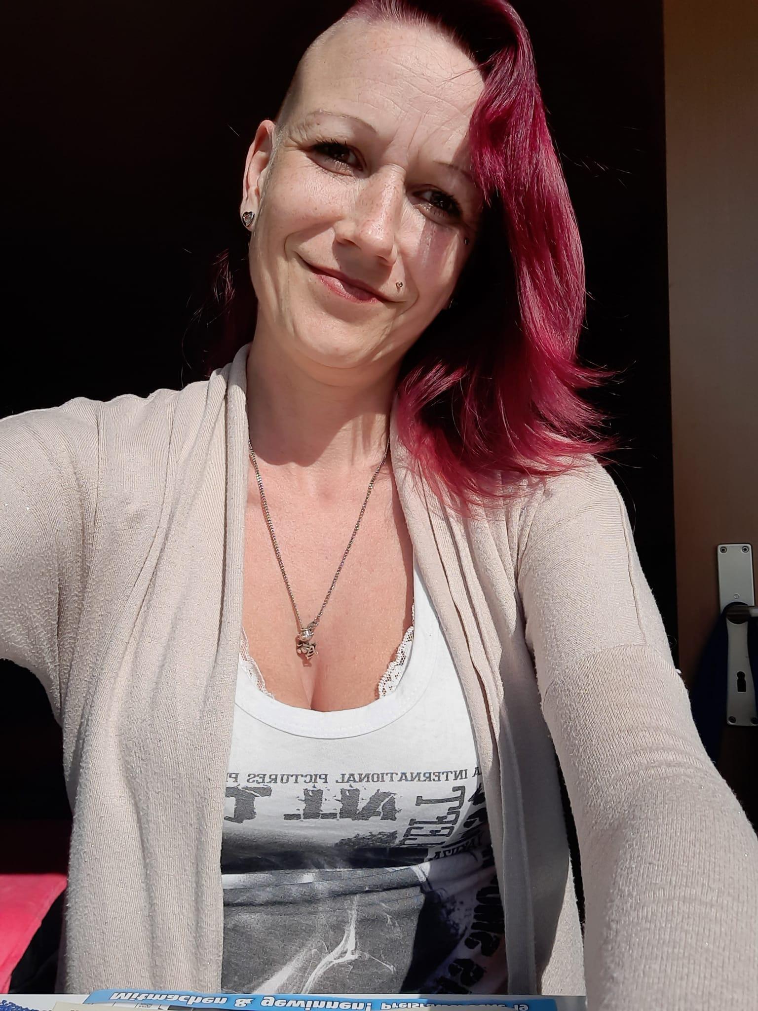 19PussyDeluxe83 from Germany