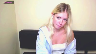 AliceMeaww_ from United States