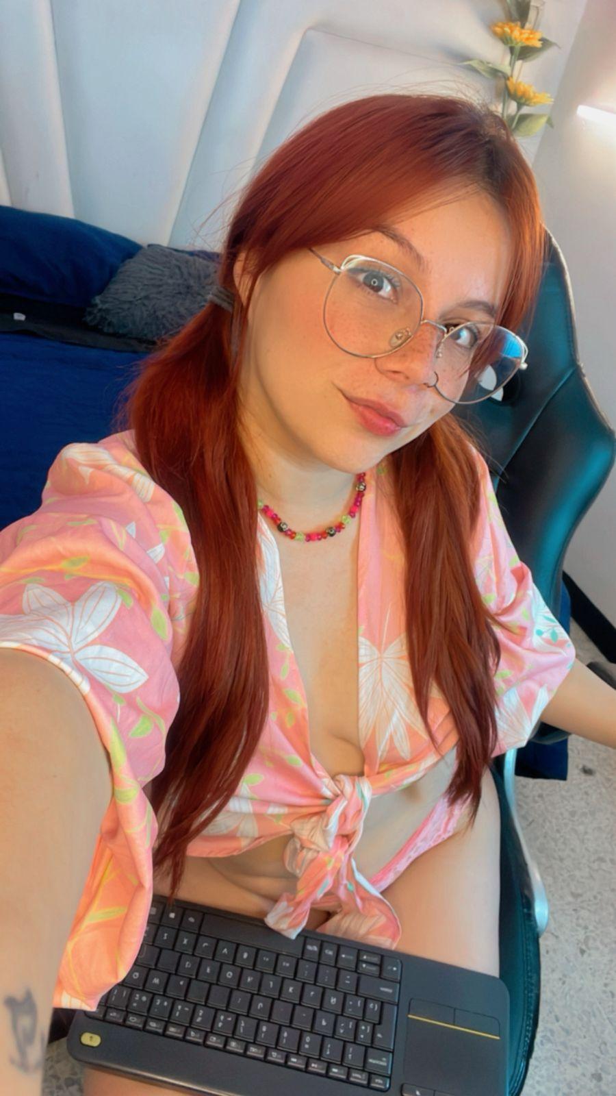 AliiceRed from United States
