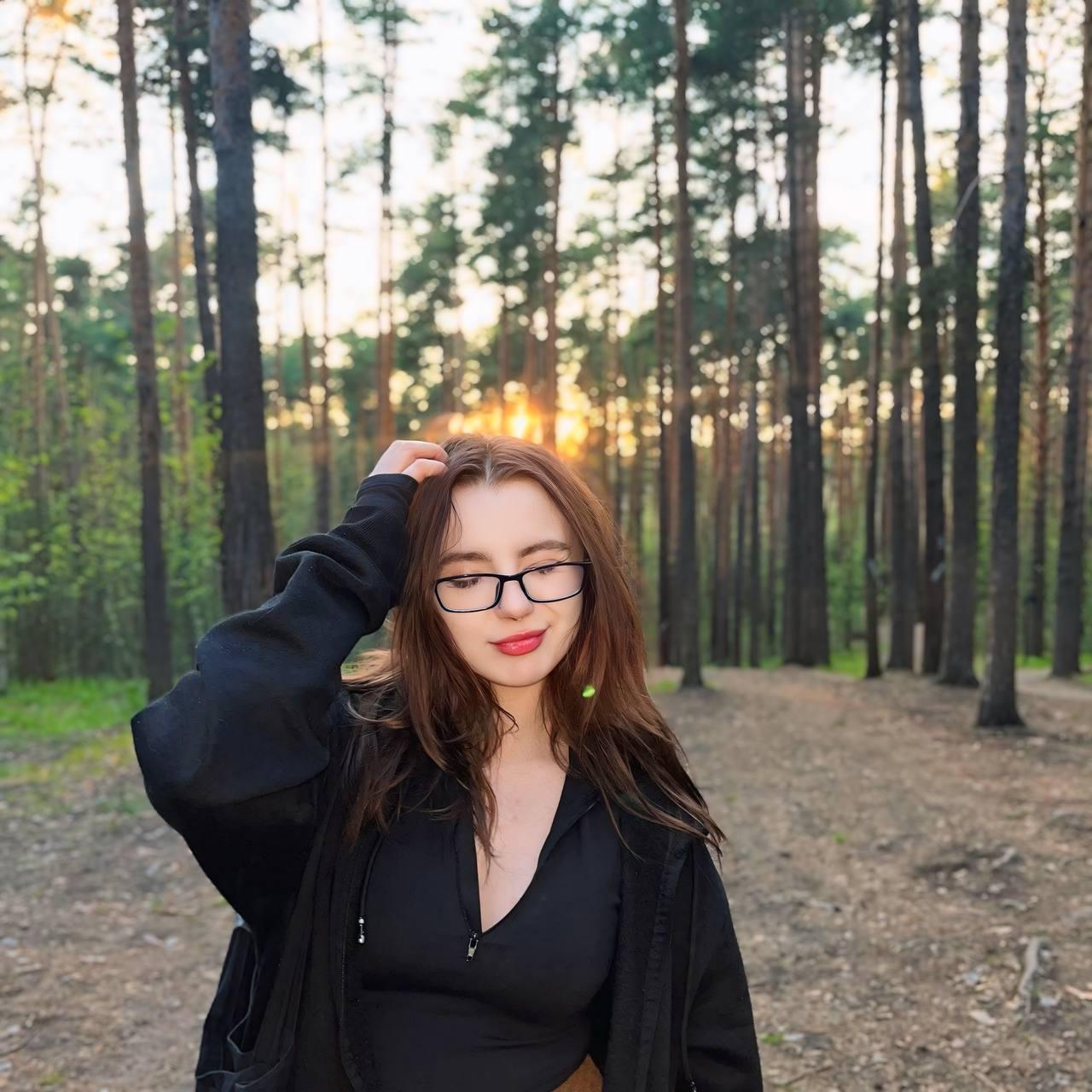 AprilCzubia from France