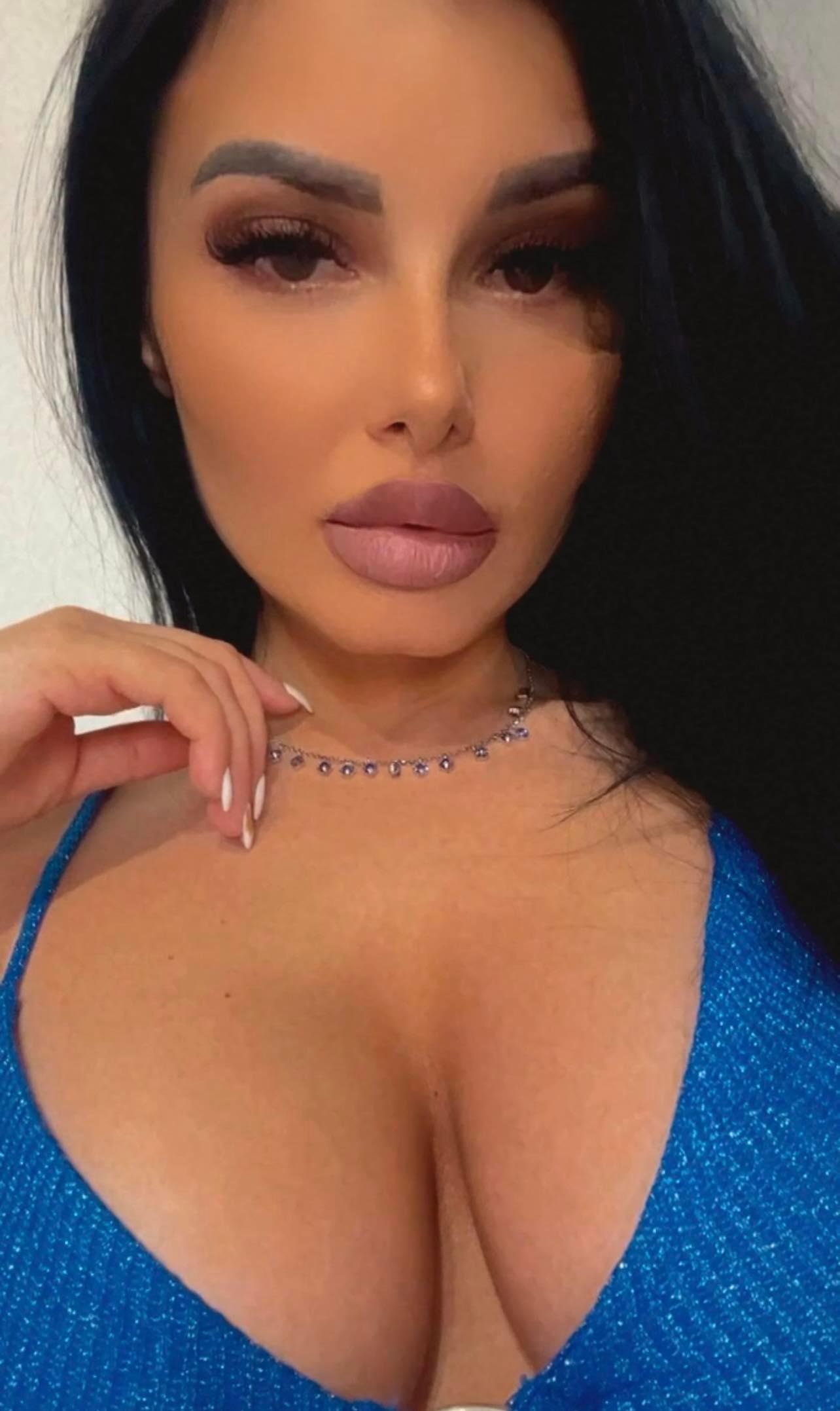 Issabella18 Profile Image