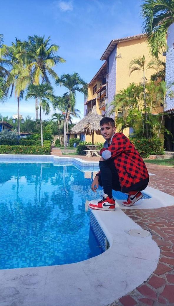 Ken_LatinBoy18 from Colombia