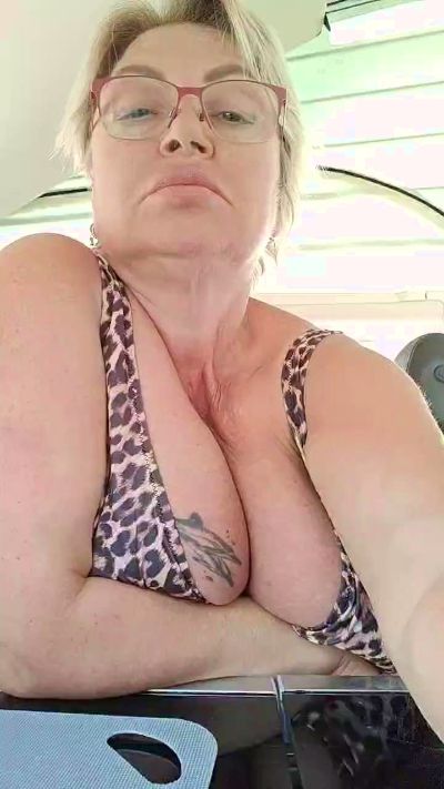 LindaL69 from Italy
