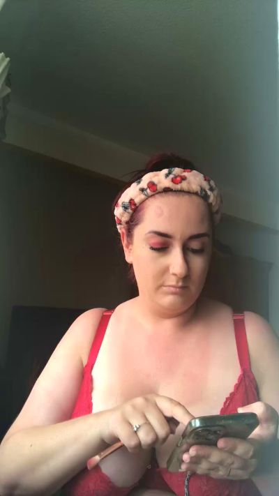 Meggieee98 from United Kingdom