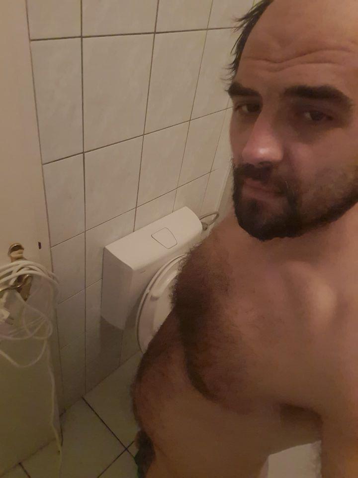 Roppie86 from Netherlands