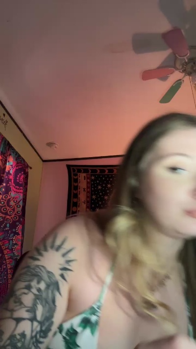 Rosaleejaden from United States
