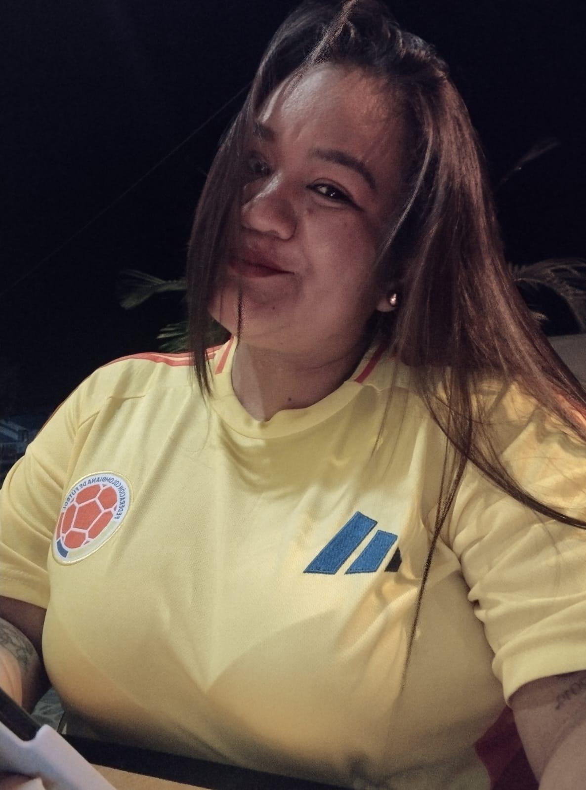 evaleribigtit18 from Colombia