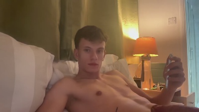 naughtyelio from United Kingdom
